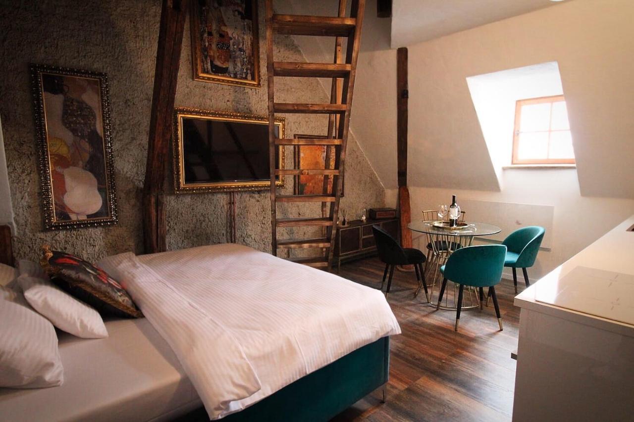 Madam s Boa Apartment Banska Stiavnica Bagian luar foto