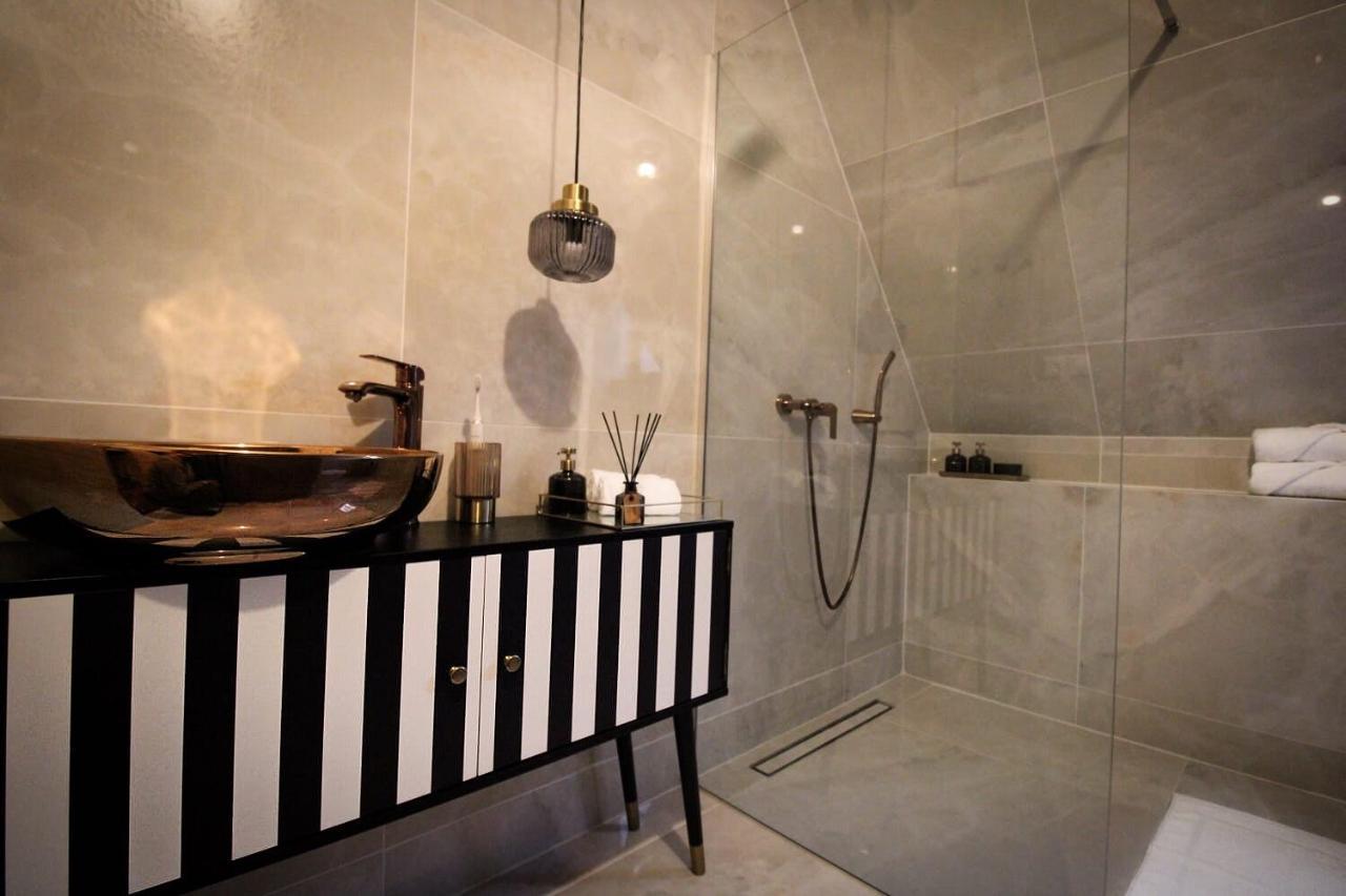 Madam s Boa Apartment Banska Stiavnica Bagian luar foto