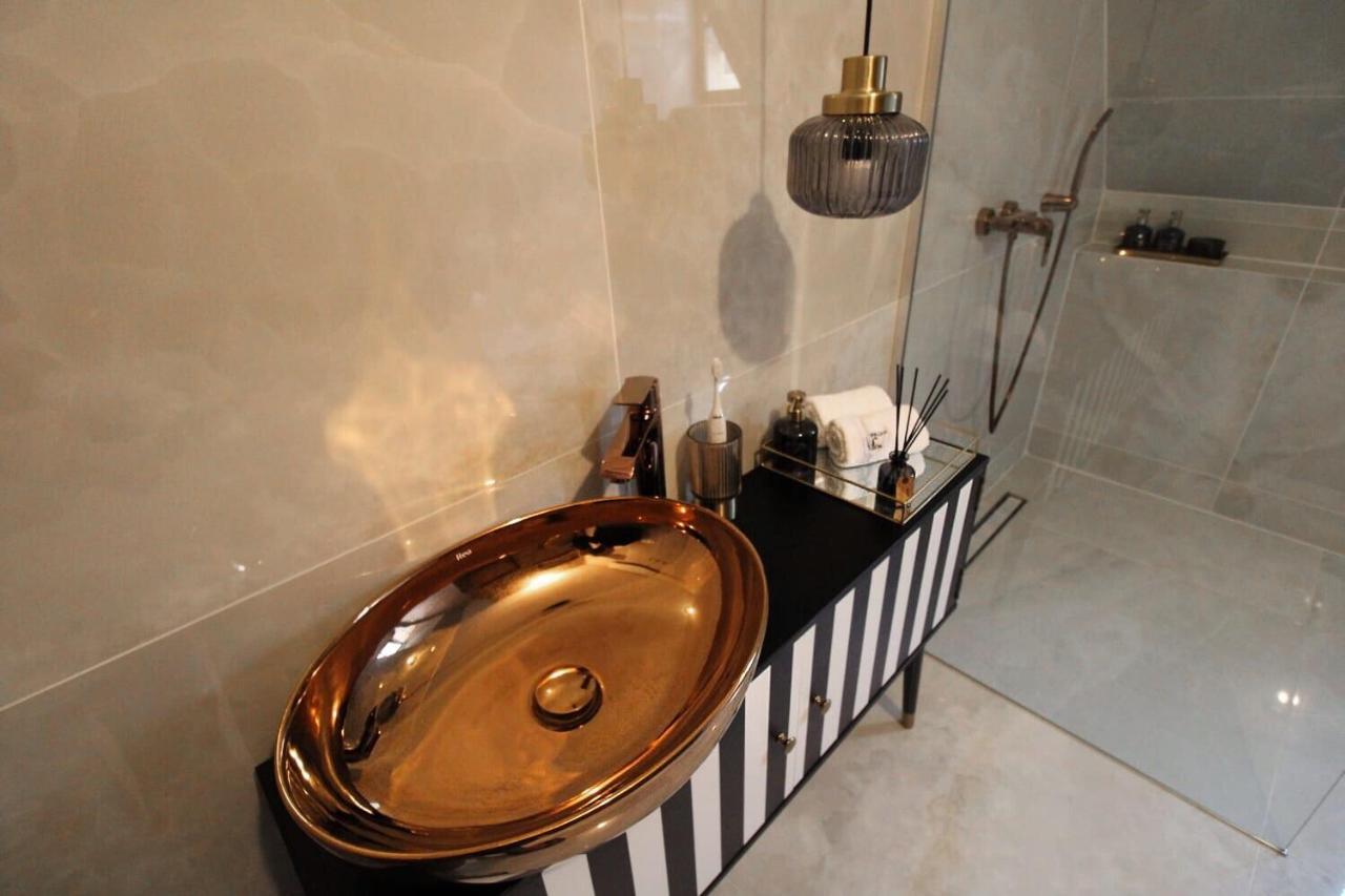 Madam s Boa Apartment Banska Stiavnica Bagian luar foto