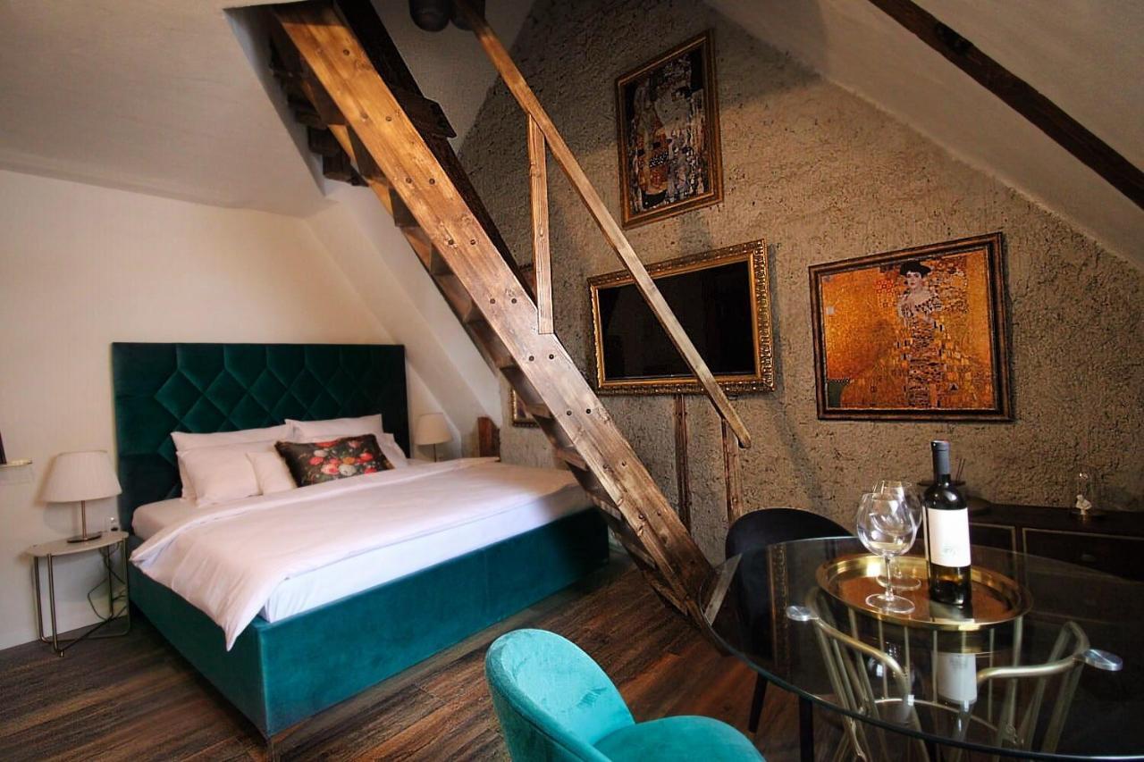 Madam s Boa Apartment Banska Stiavnica Bagian luar foto