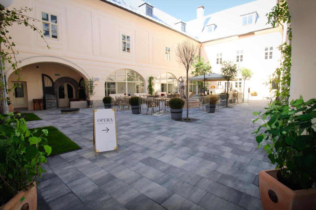 Madam s Boa Apartment Banska Stiavnica Bagian luar foto