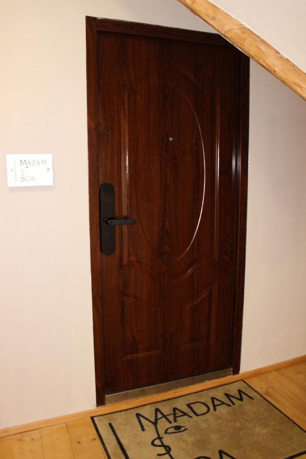 Madam s Boa Apartment Banska Stiavnica Bagian luar foto